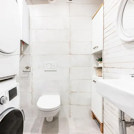 Days - Two Bedroom With Parking, Balcony, Grill & Projector Apartmán Praha