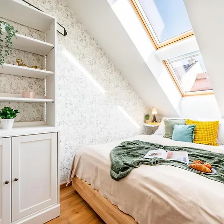 Apartmán Days - Two Bedroom With Parking, Balcony, Grill & Projector