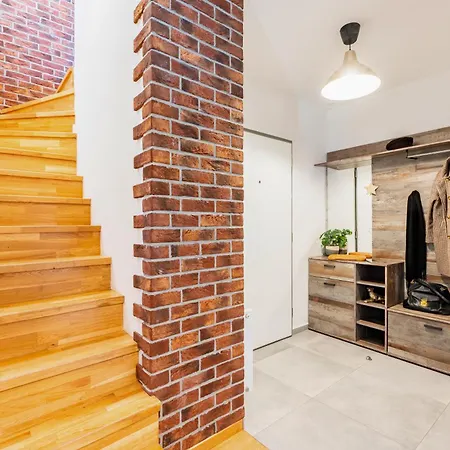 Apartment Days - Two Bedroom With Parking, Balcony, Grill, Projector & Netflix *